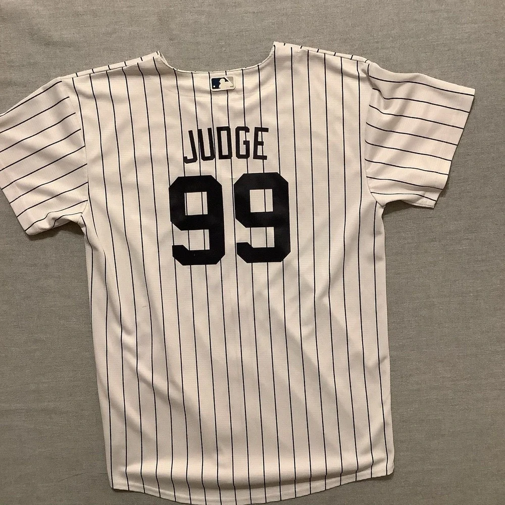 Nike Aaron Judge #99 New York Yankees Youth XL 18/20 Pinstripe MLB Jersey
